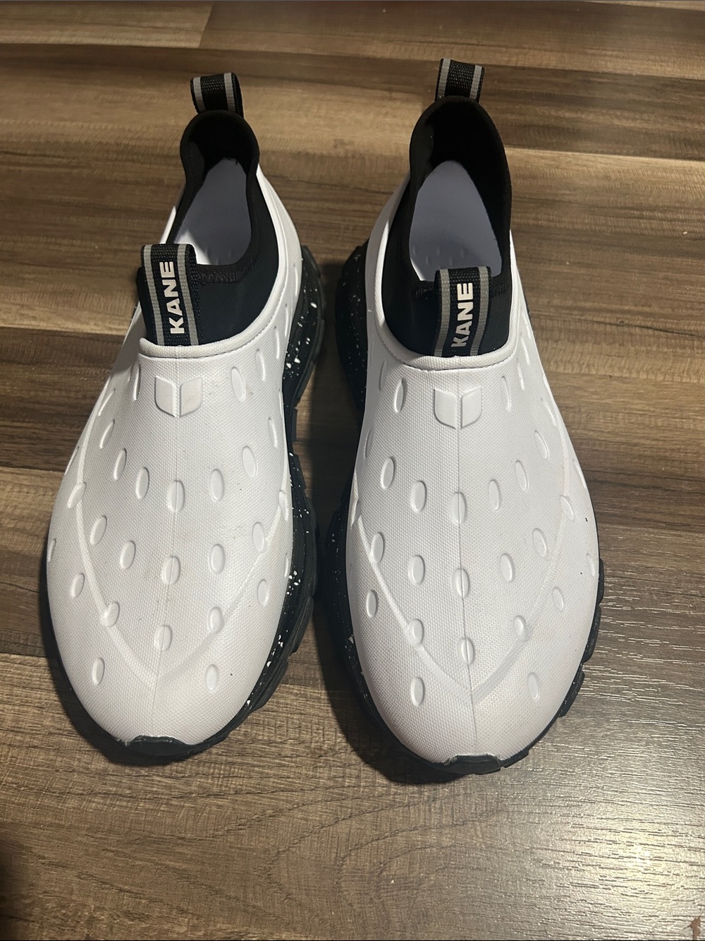 Kane Men’s Slip-On Athletic Shoes in White and Black